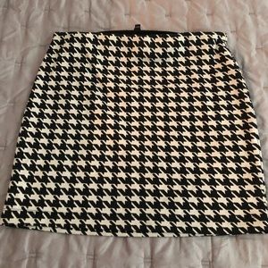 NWT Express Houndstooth Stretch Miniskirt